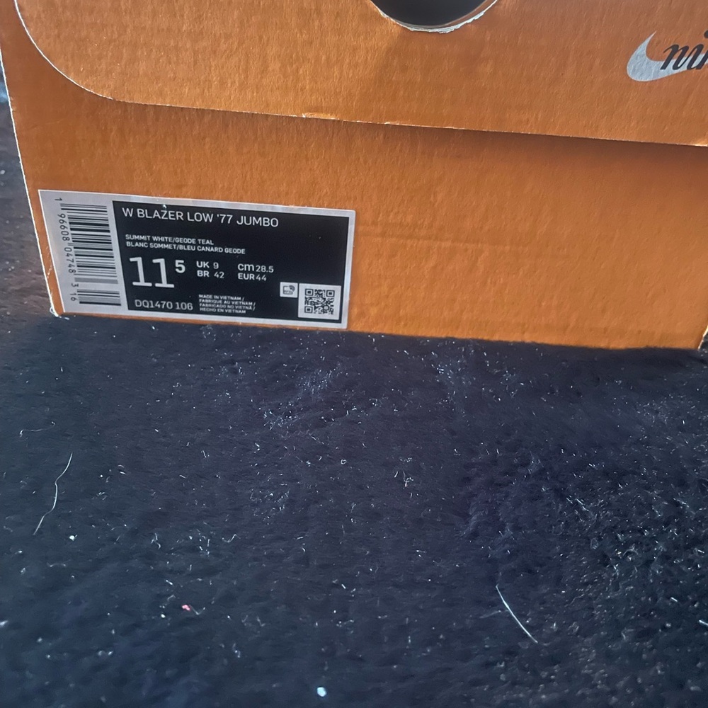 Nike Blazer Low 77 Jumbo in white and blue